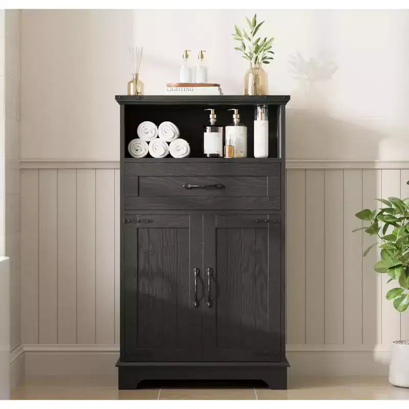 Meuble de salle de bain de style campagnard avec portes et tiroirs, meuble de rangement autoportant à texture bois