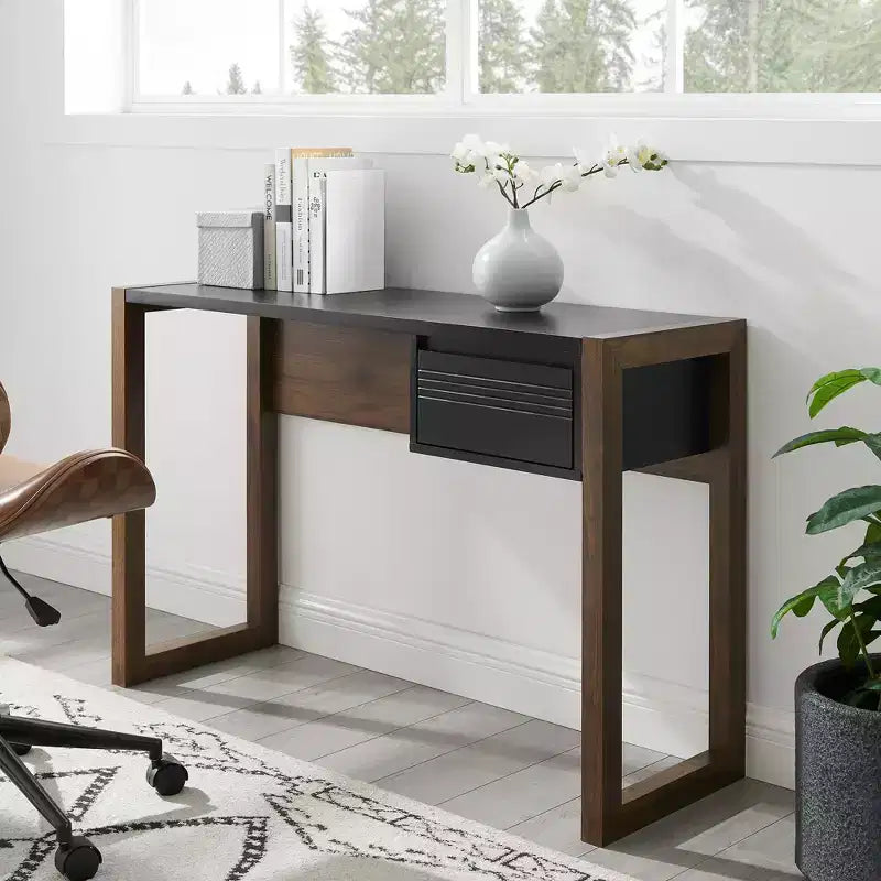 Bureau moderne bicolore en bois avec tiroirs cannelés
