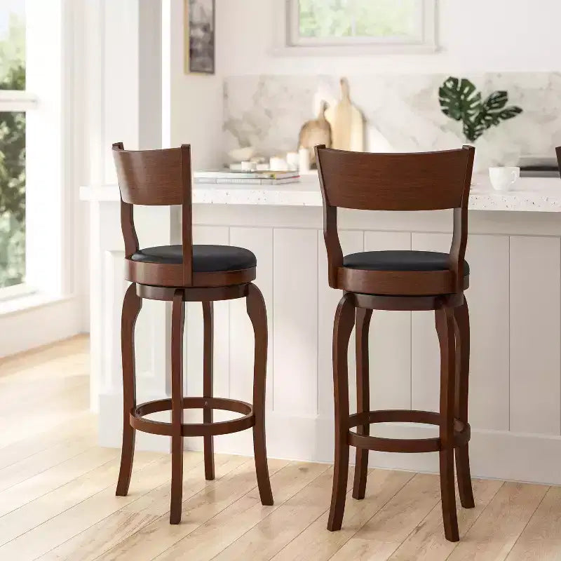 Tabouret de bar pivotant classique en bois à dossier ouvert avec siège rembourré et repose-pieds intégré